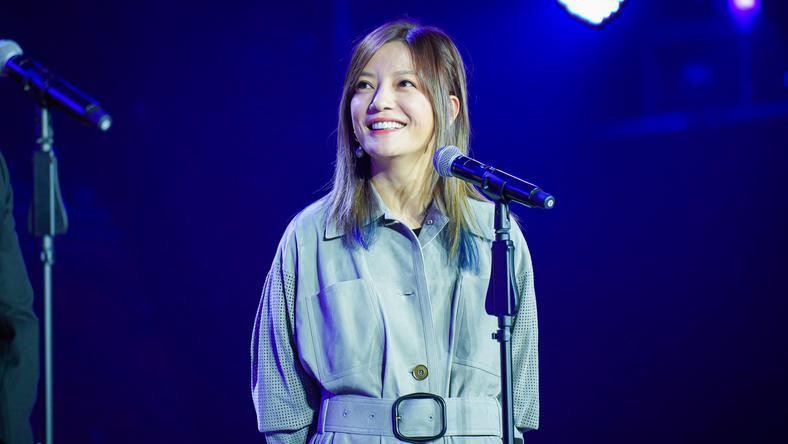 【虎嗅早报】赵薇导演作品被下架;上海市消保委:《扫黑风暴》超前点播搞捆绑销售